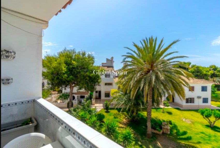 Revente - APPARTEMENT -
TORREVIEJA - Calas blanca