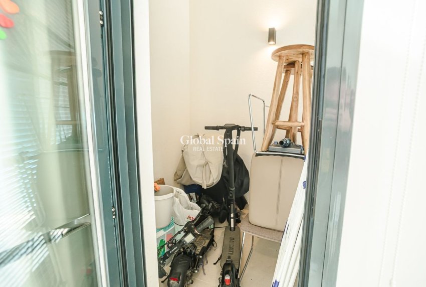 Revente - APPARTEMENT -
TORREVIEJA - Calas Blancas