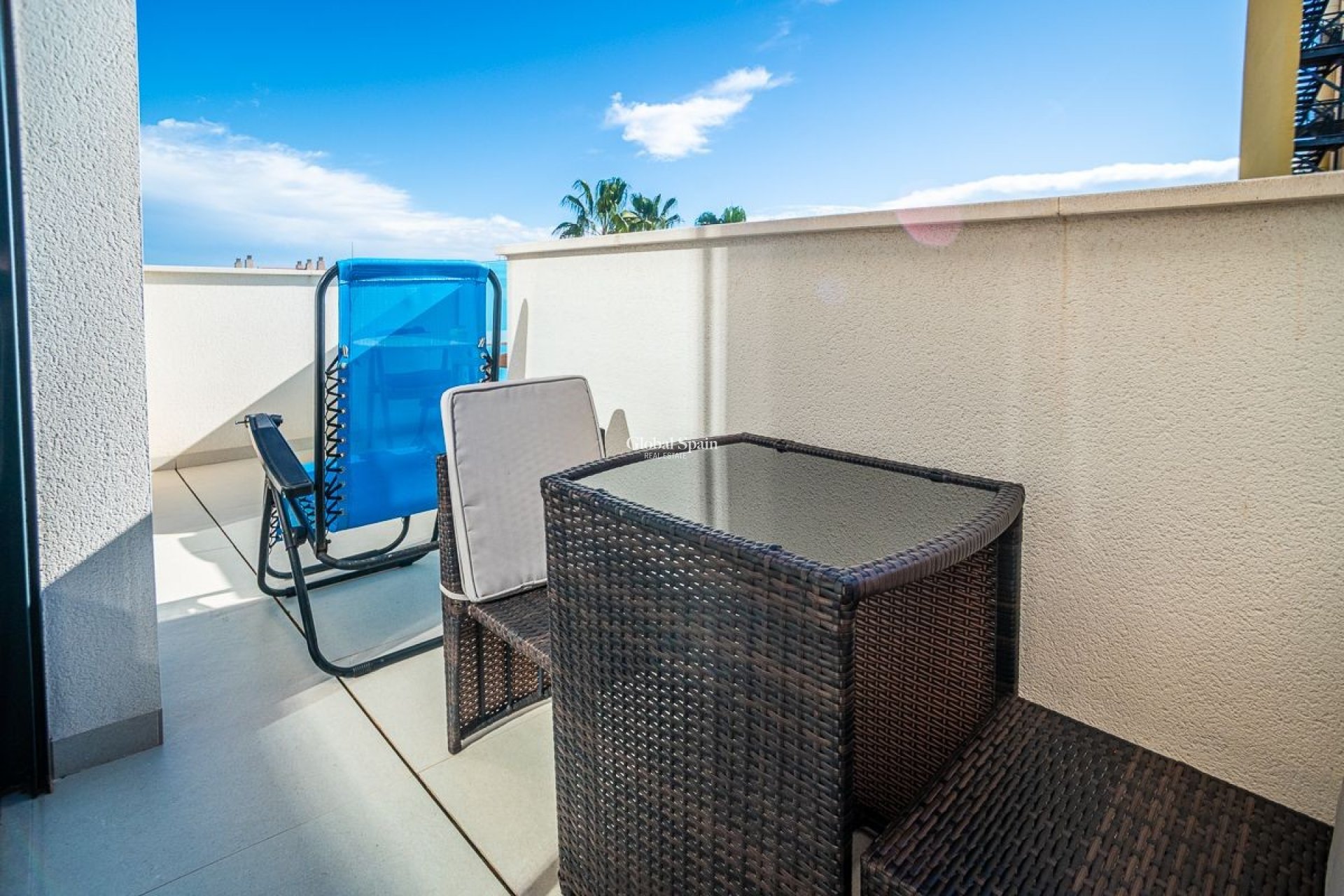 Revente - APPARTEMENT -
TORREVIEJA - Calas Blancas