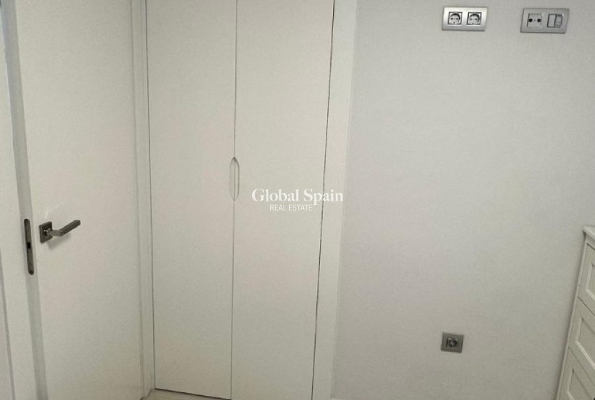 Revente - APPARTEMENT -
TORREVIEJA - Calas Blancas