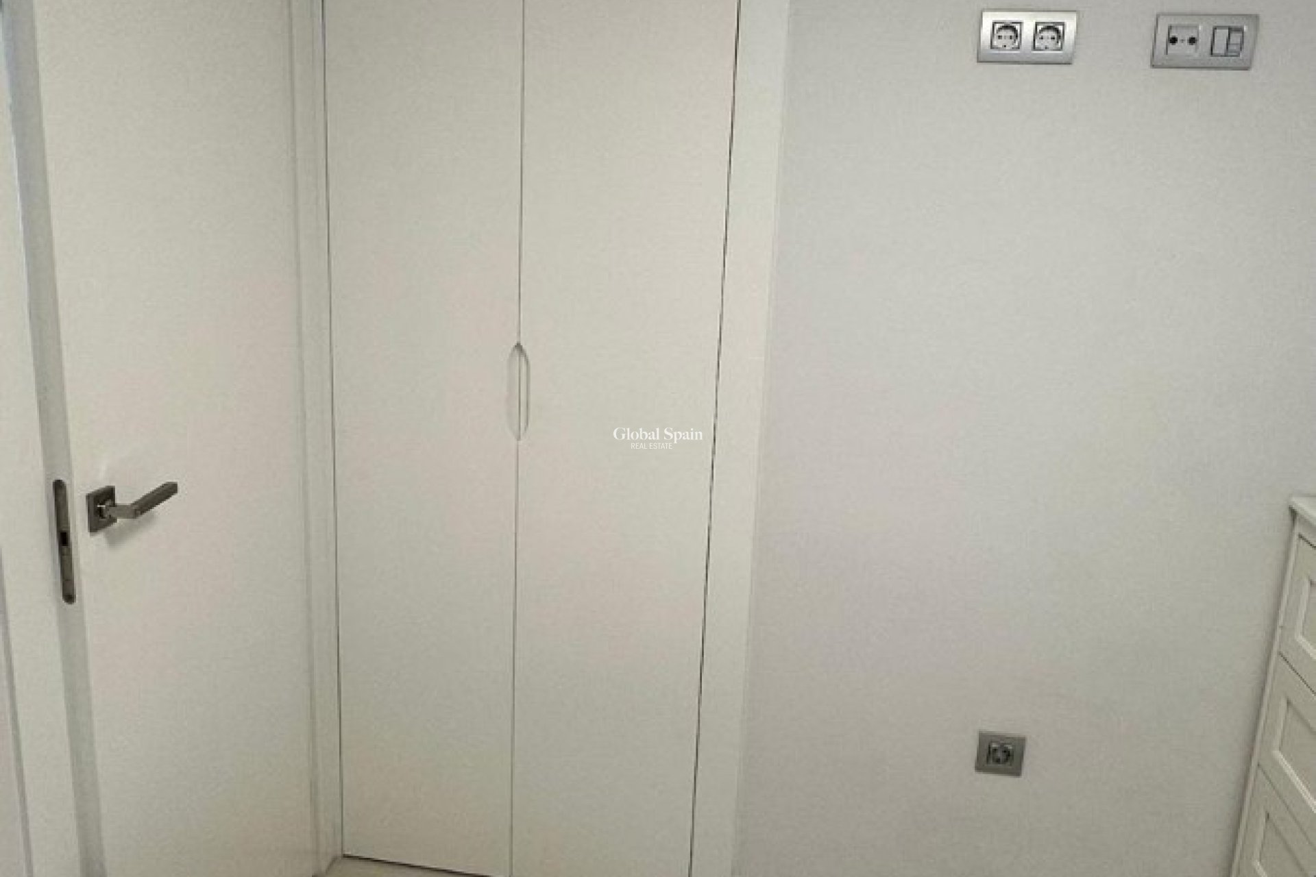 Revente - APPARTEMENT -
TORREVIEJA - Calas Blancas