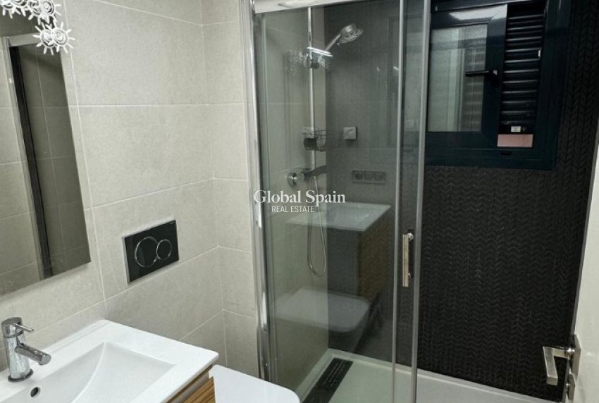 Revente - APPARTEMENT -
TORREVIEJA - Calas Blancas