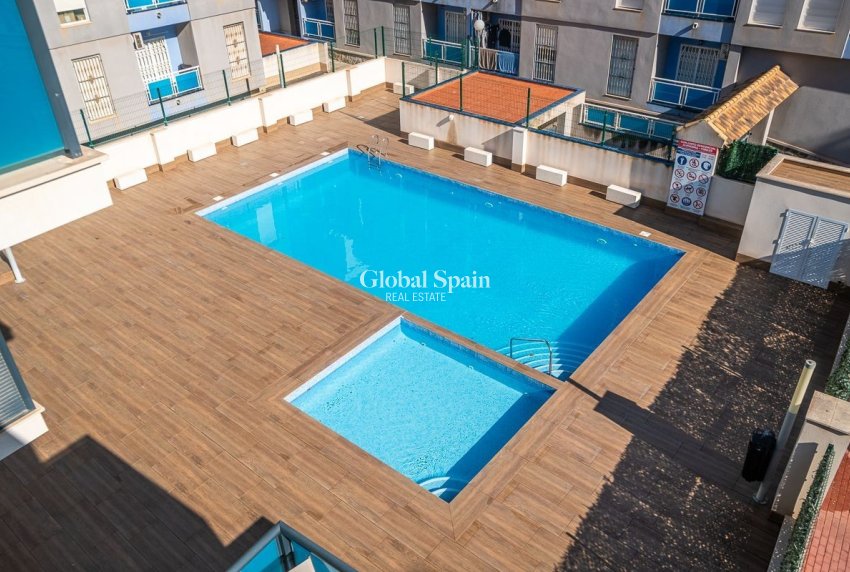 Revente - APPARTEMENT -
TORREVIEJA - Calas Blancas