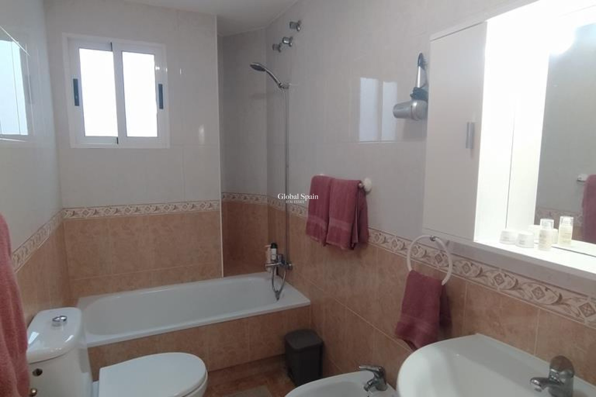 Revente - APPARTEMENT -
TORREVIEJA - CASCO URBANO