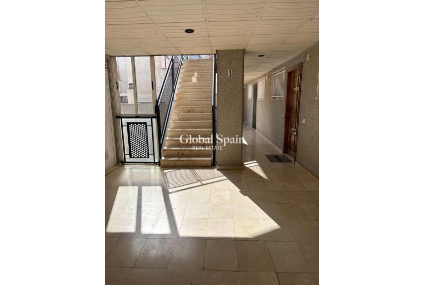 Revente - Appartement -
TORREVIEJA - Center