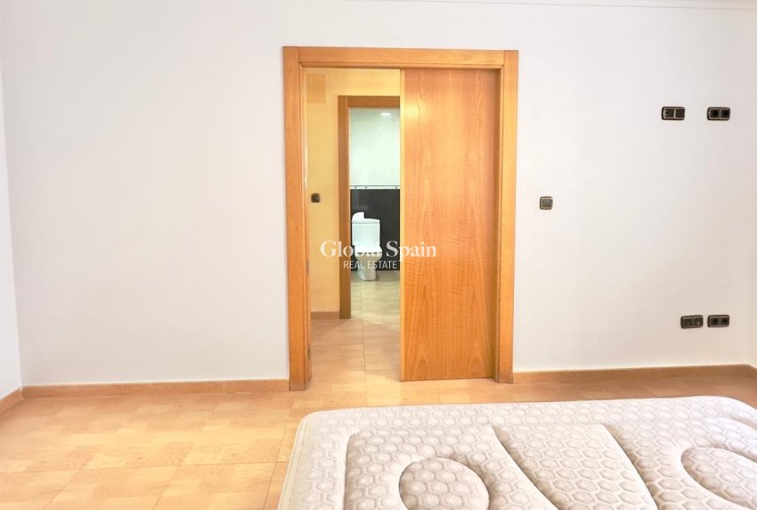 Revente - APPARTEMENT -
TORREVIEJA - Center