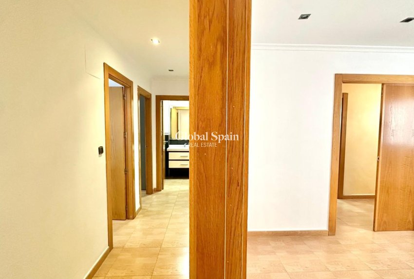 Revente - APPARTEMENT -
TORREVIEJA - Center