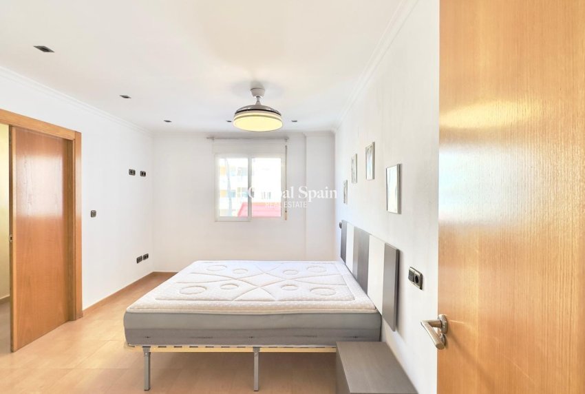 Revente - APPARTEMENT -
TORREVIEJA - Center