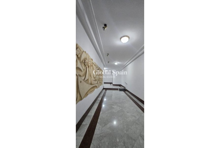 Revente - APPARTEMENT -
TORREVIEJA - Center