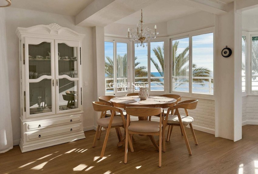 Revente - APPARTEMENT -
TORREVIEJA - Center