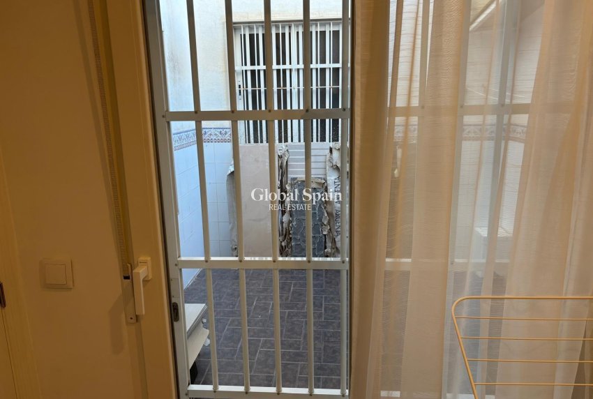 Revente - APPARTEMENT -
TORREVIEJA - Center