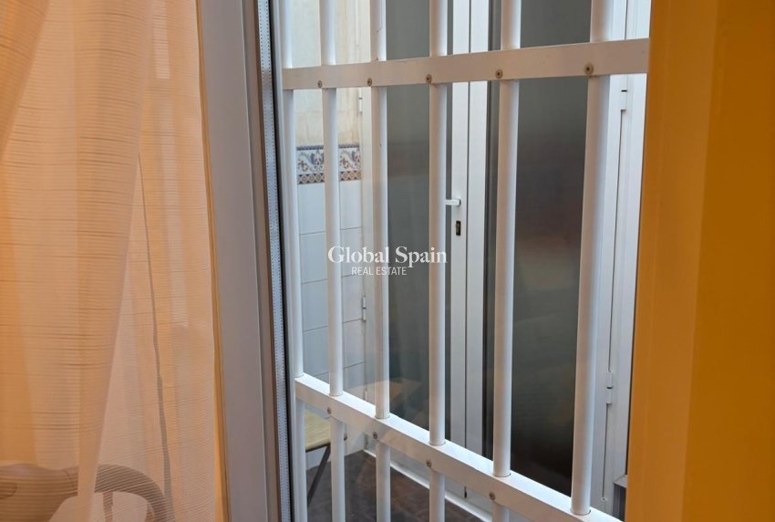 Revente - APPARTEMENT -
TORREVIEJA - Center