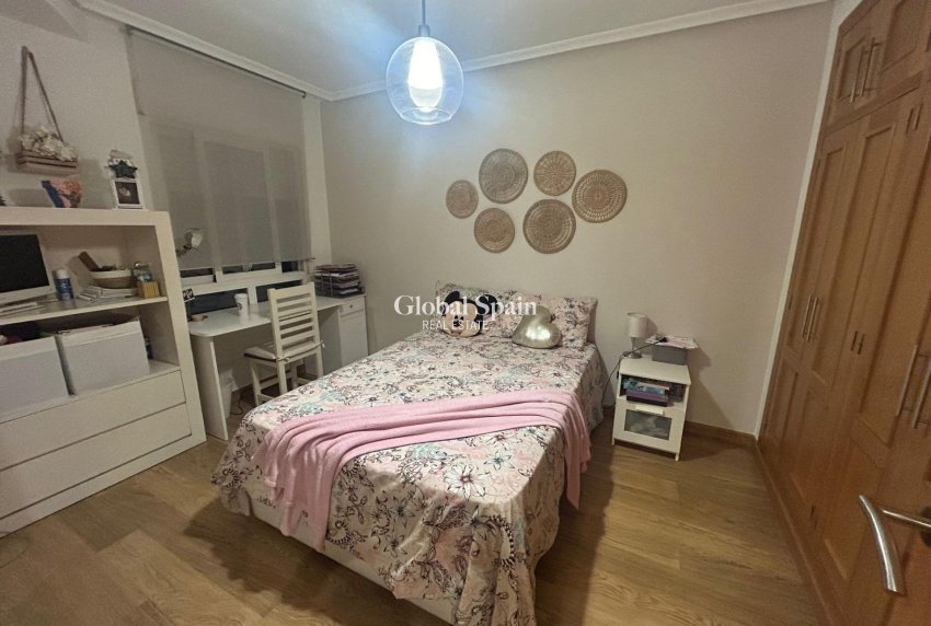 Revente - APPARTEMENT -
TORREVIEJA - Center
