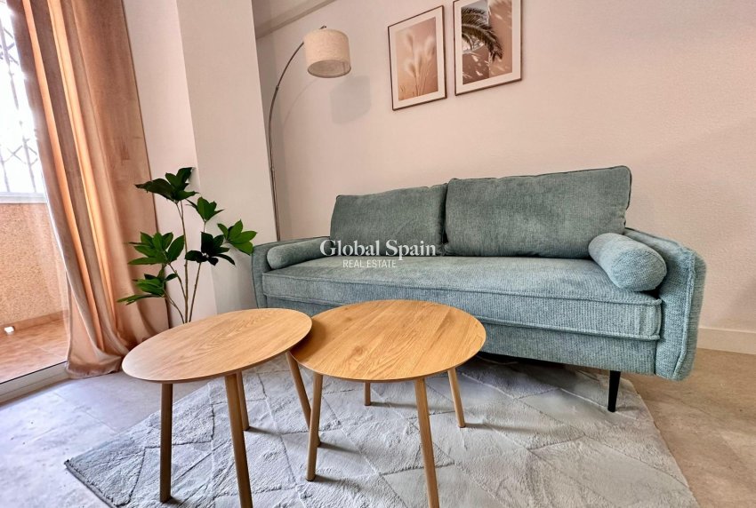 Revente - APPARTEMENT -
TORREVIEJA - Center