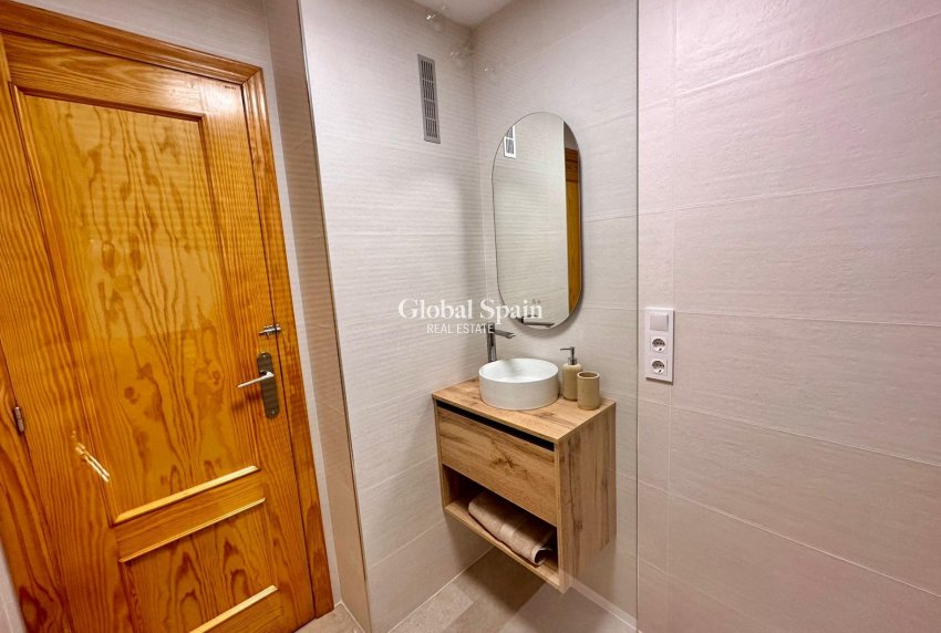 Revente - APPARTEMENT -
TORREVIEJA - Center