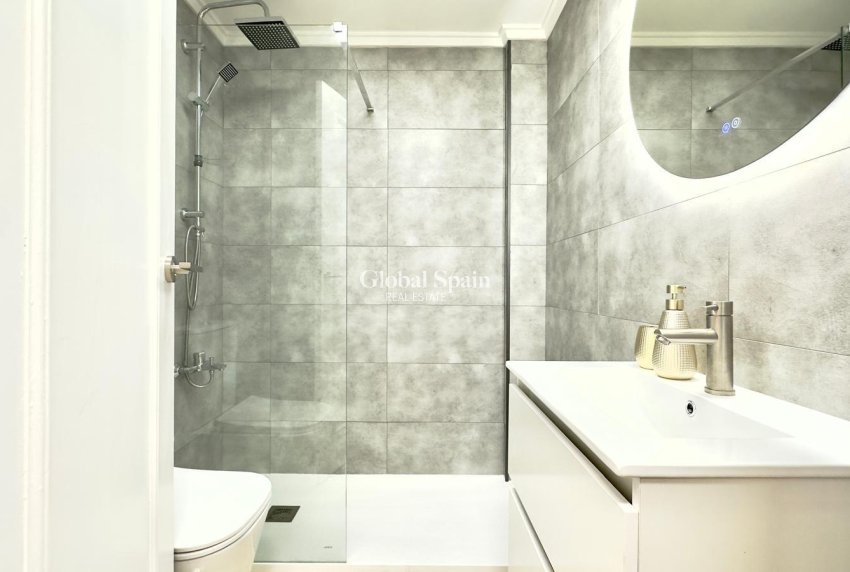 Revente - APPARTEMENT -
TORREVIEJA - Center