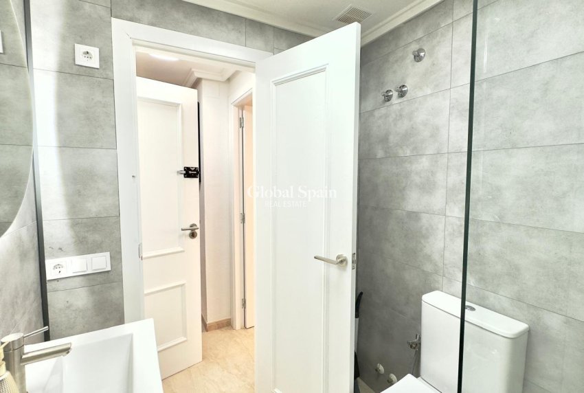 Revente - APPARTEMENT -
TORREVIEJA - Center