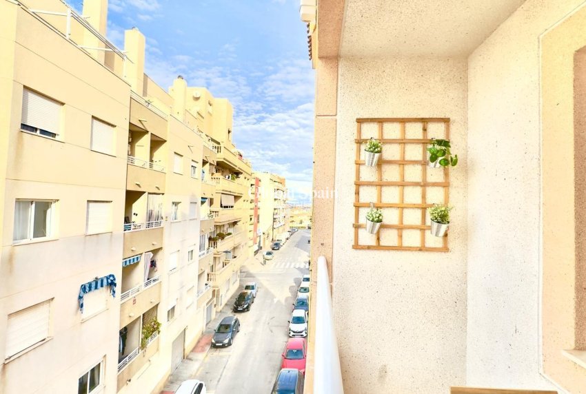 Revente - APPARTEMENT -
TORREVIEJA - Center