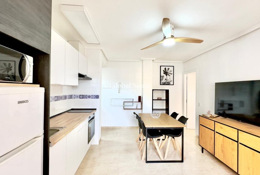 Revente - APPARTEMENT -
TORREVIEJA - Center