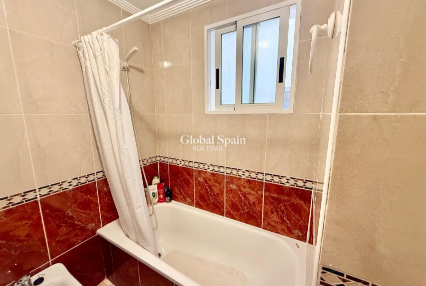 Revente - APPARTEMENT -
TORREVIEJA - Center