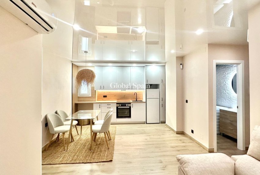 Revente - APPARTEMENT -
TORREVIEJA - Center