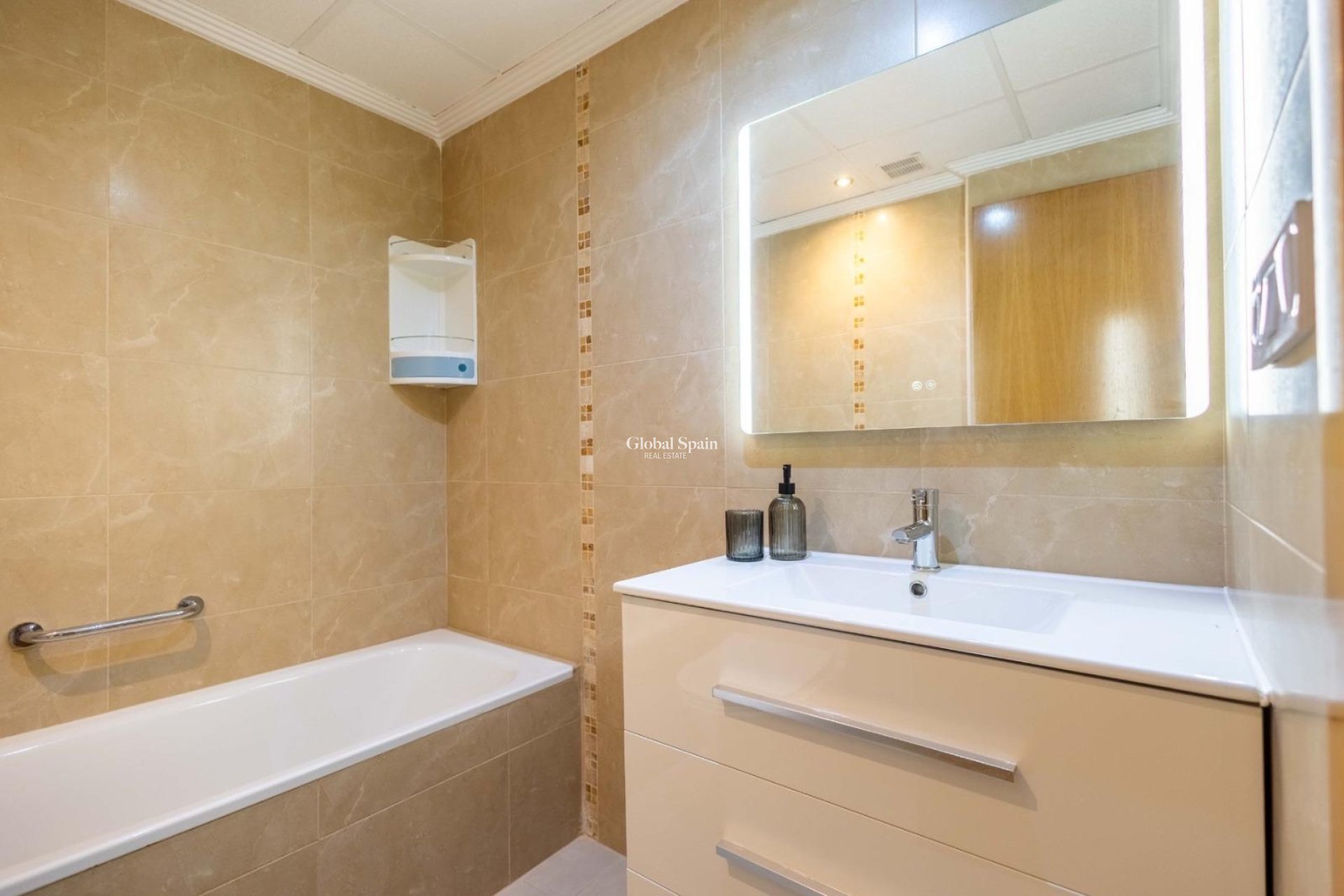 Revente - APPARTEMENT -
TORREVIEJA - Center