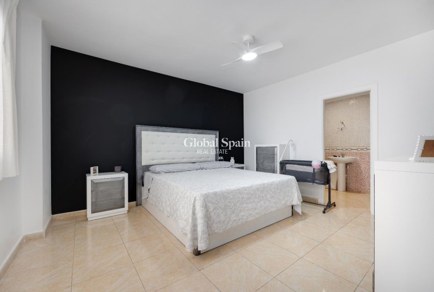 Revente - APPARTEMENT -
TORREVIEJA - Center