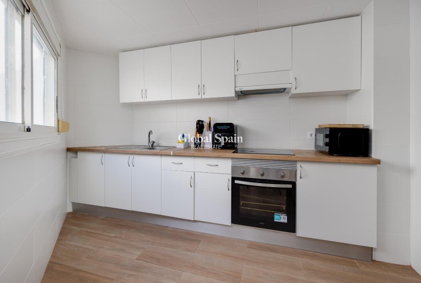 Revente - APPARTEMENT -
TORREVIEJA - Center