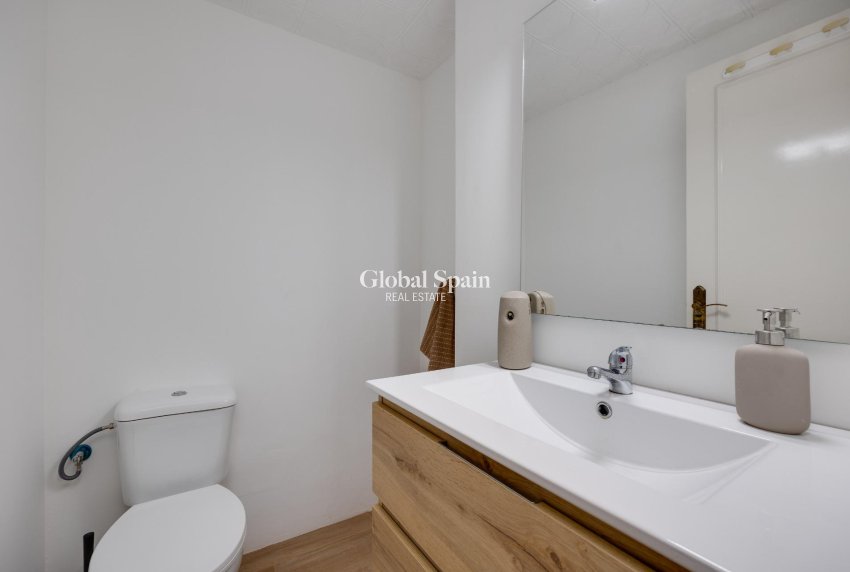 Revente - APPARTEMENT -
TORREVIEJA - Center