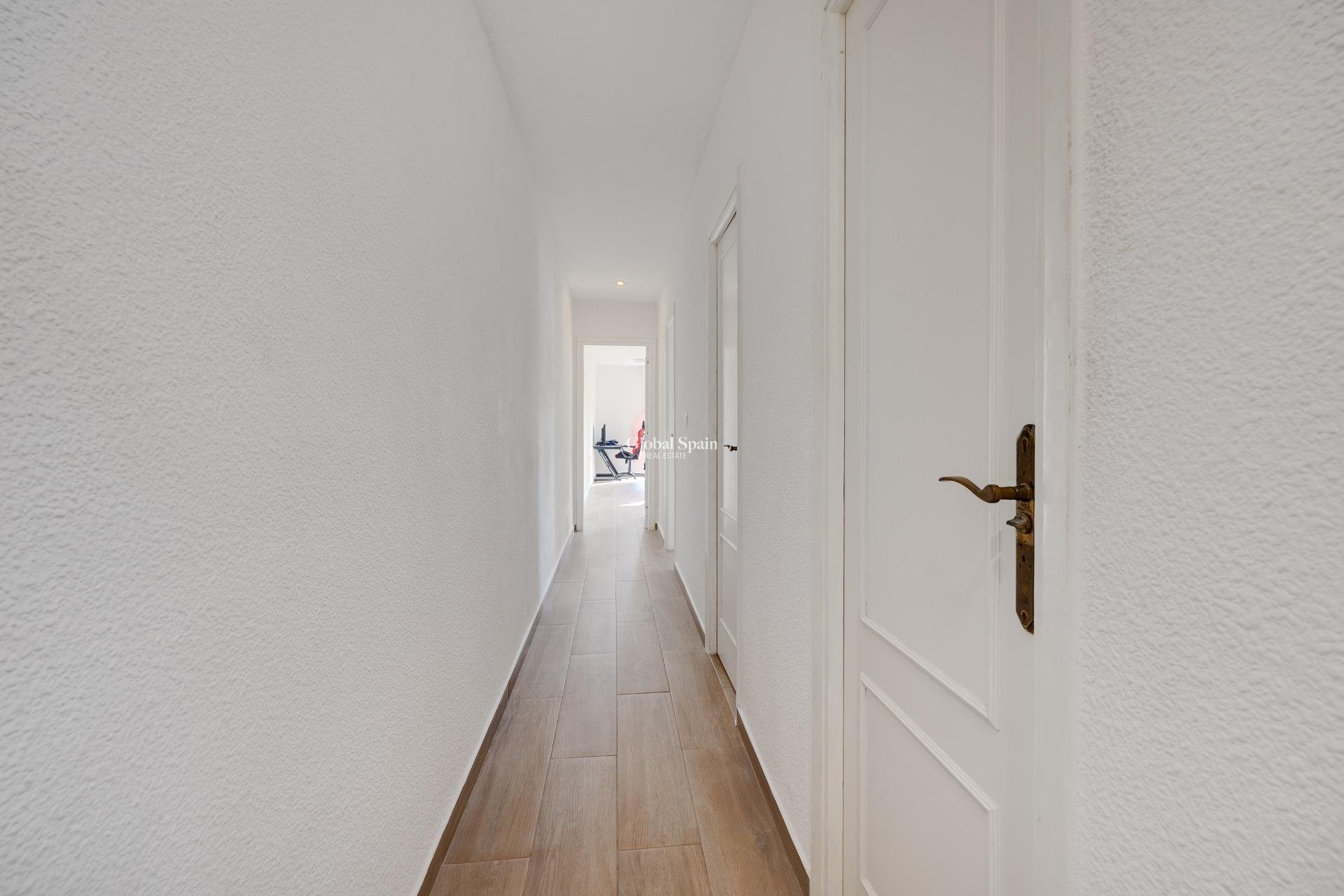 Revente - APPARTEMENT -
TORREVIEJA - Center