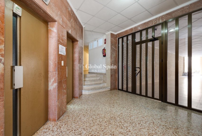 Revente - APPARTEMENT -
TORREVIEJA - Center