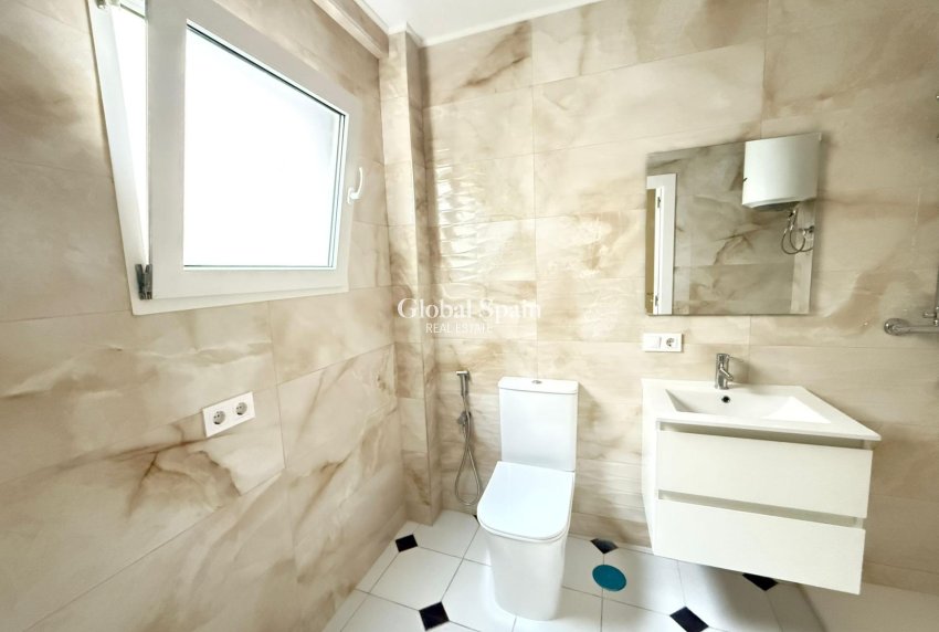 Revente - APPARTEMENT -
TORREVIEJA - Center