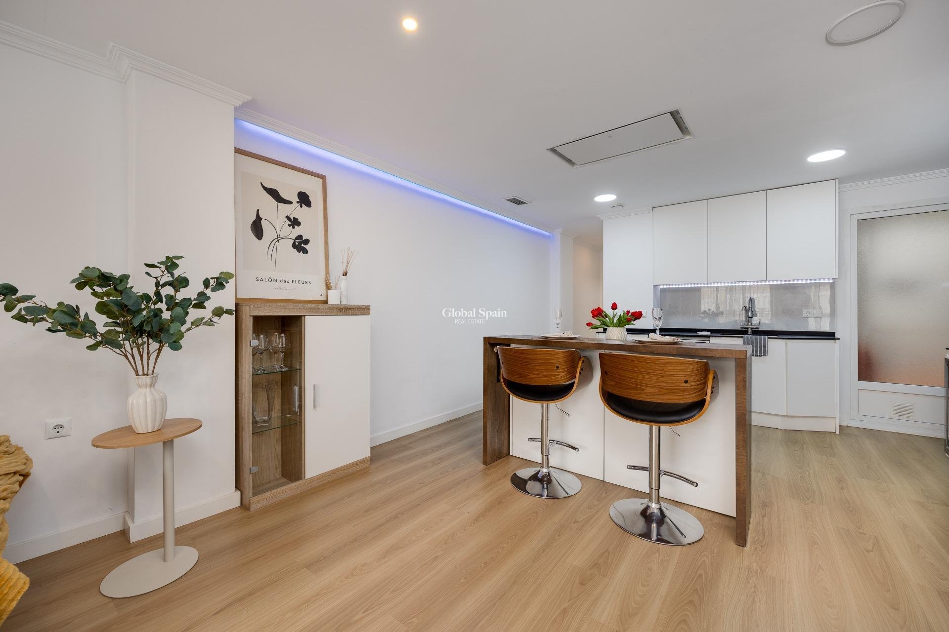 Revente - APPARTEMENT -
TORREVIEJA - Center