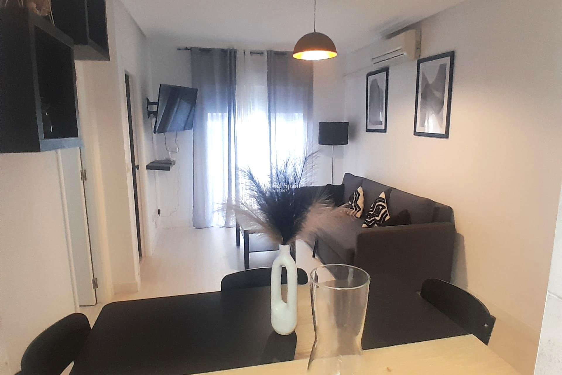 Revente - APPARTEMENT -
TORREVIEJA - Center