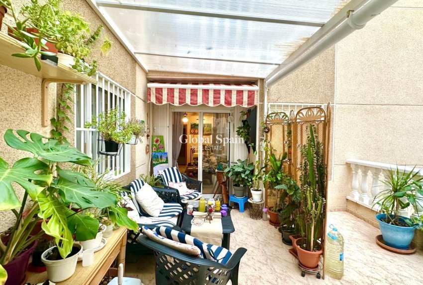 Revente - APPARTEMENT -
TORREVIEJA - Center