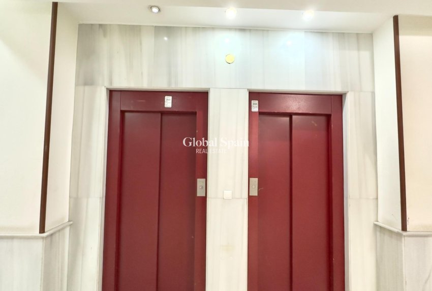 Revente - APPARTEMENT -
TORREVIEJA - Center