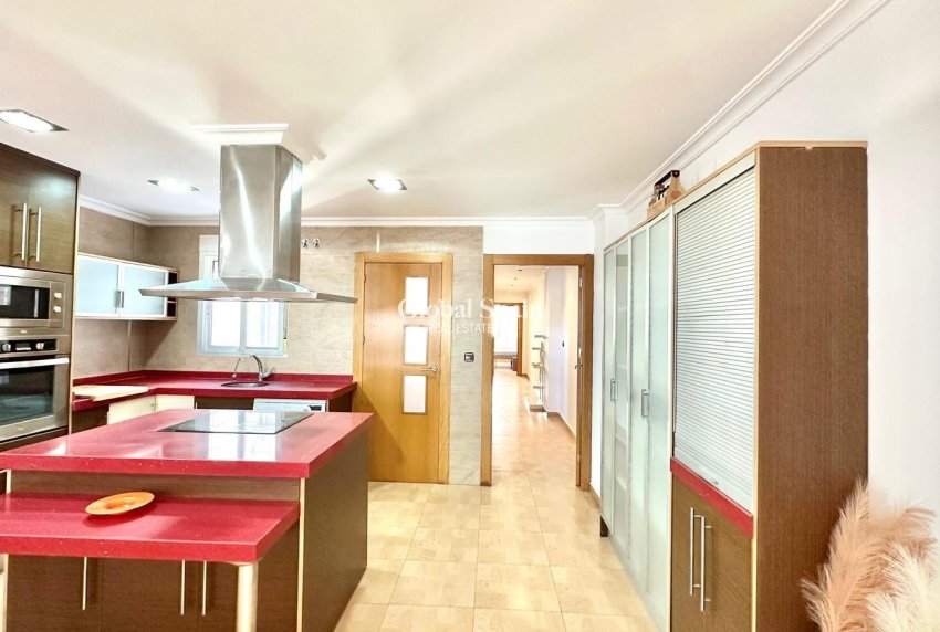 Revente - APPARTEMENT -
TORREVIEJA - Center