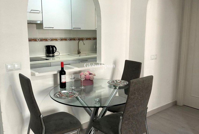 Revente - APPARTEMENT -
TORREVIEJA - Center