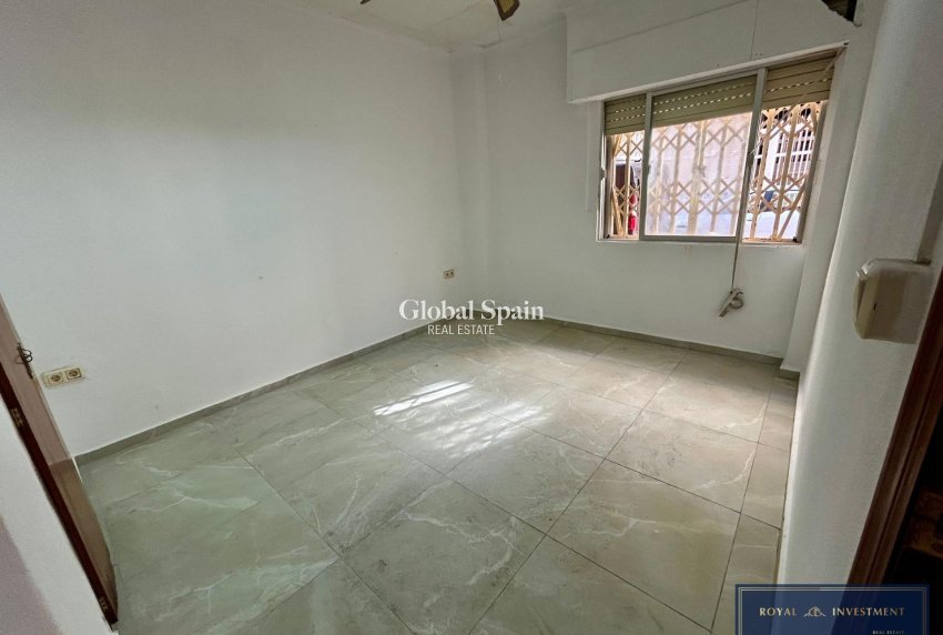 Revente - APPARTEMENT -
TORREVIEJA - Center