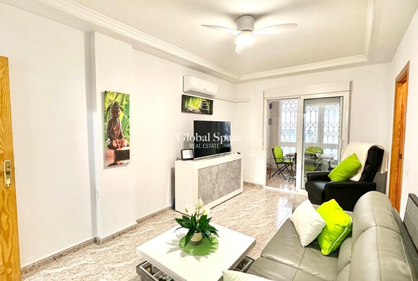 Revente - APPARTEMENT -
TORREVIEJA - Center