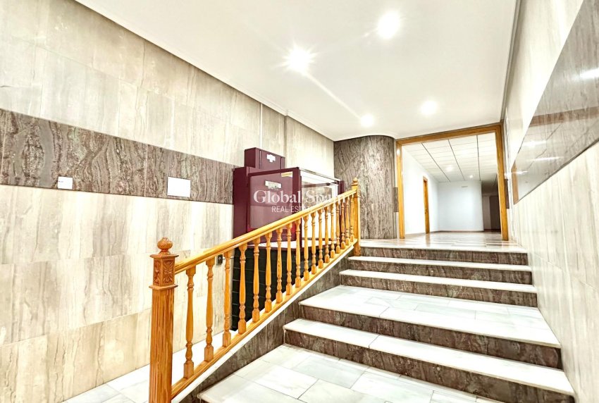 Revente - APPARTEMENT -
TORREVIEJA - Center