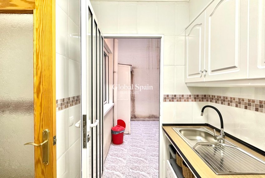 Revente - APPARTEMENT -
TORREVIEJA - Center