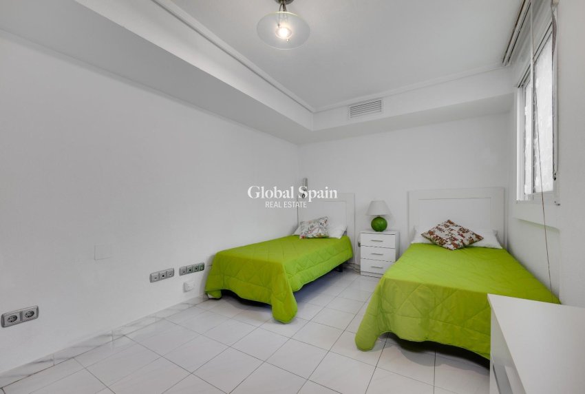 Revente - APPARTEMENT -
TORREVIEJA - Center