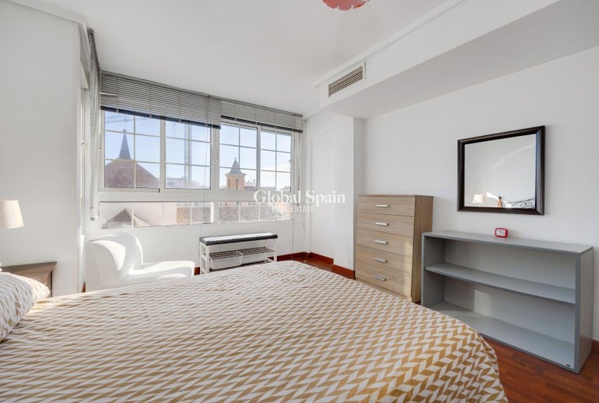 Revente - APPARTEMENT -
TORREVIEJA - Center