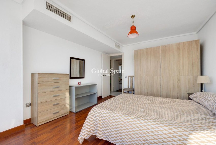 Revente - APPARTEMENT -
TORREVIEJA - Center