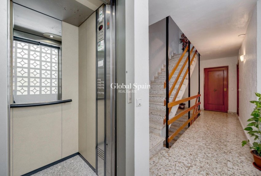 Revente - APPARTEMENT -
TORREVIEJA - Center