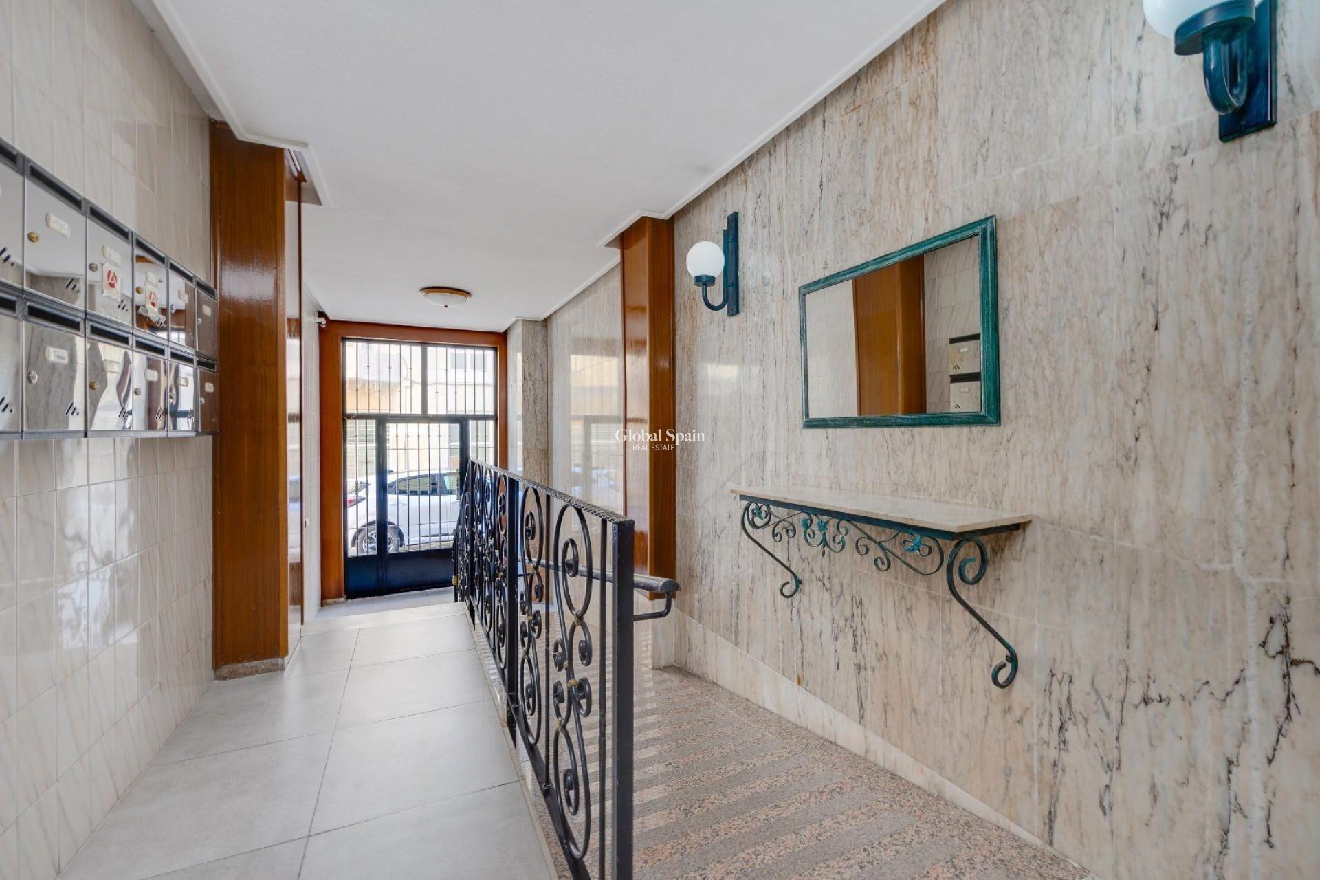 Revente - APPARTEMENT -
TORREVIEJA - Center
