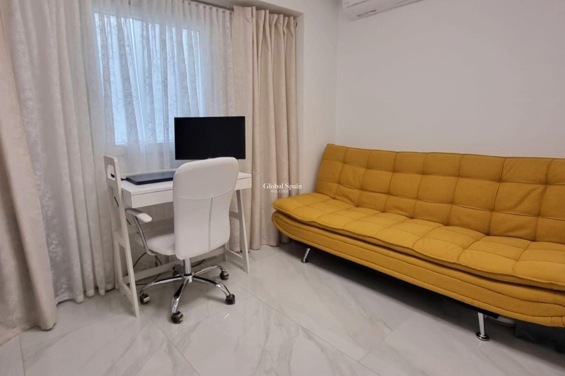 Revente - APPARTEMENT -
TORREVIEJA - Center