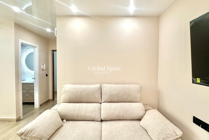 Revente - APPARTEMENT -
TORREVIEJA - Center