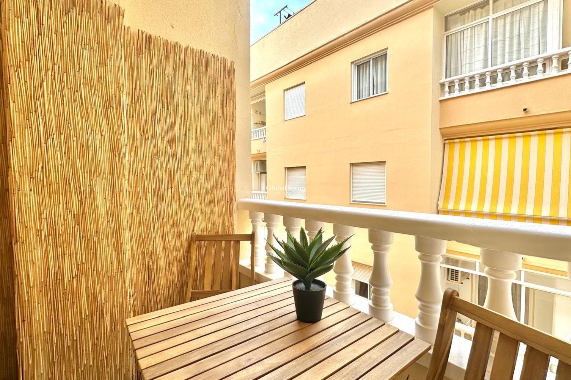Revente - APPARTEMENT -
TORREVIEJA - Center